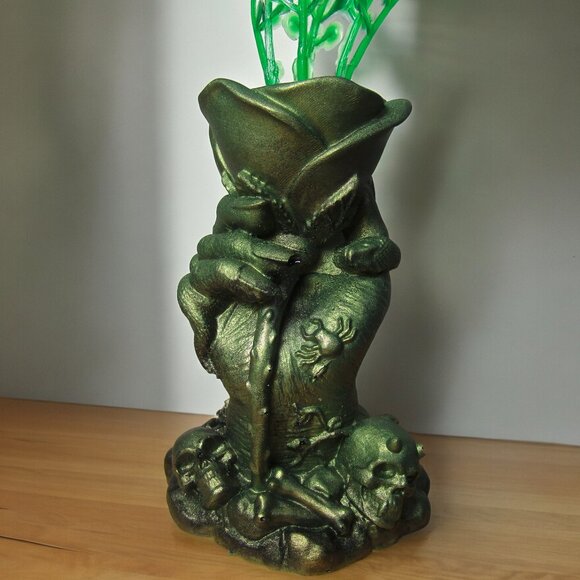 Aquarium Decoration - Creepy Hand with Green Fern Plant. - Picture 4 of 10